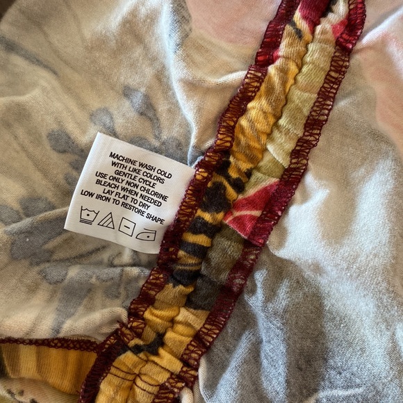 Caribbean Joe women’s multi color big floral pattern, 3/4 sleeve, rushed sides - Picture 11 of 11